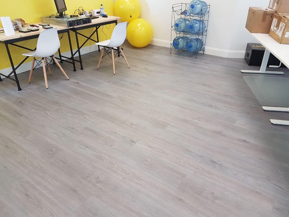 Floating floor and office works for Smile It